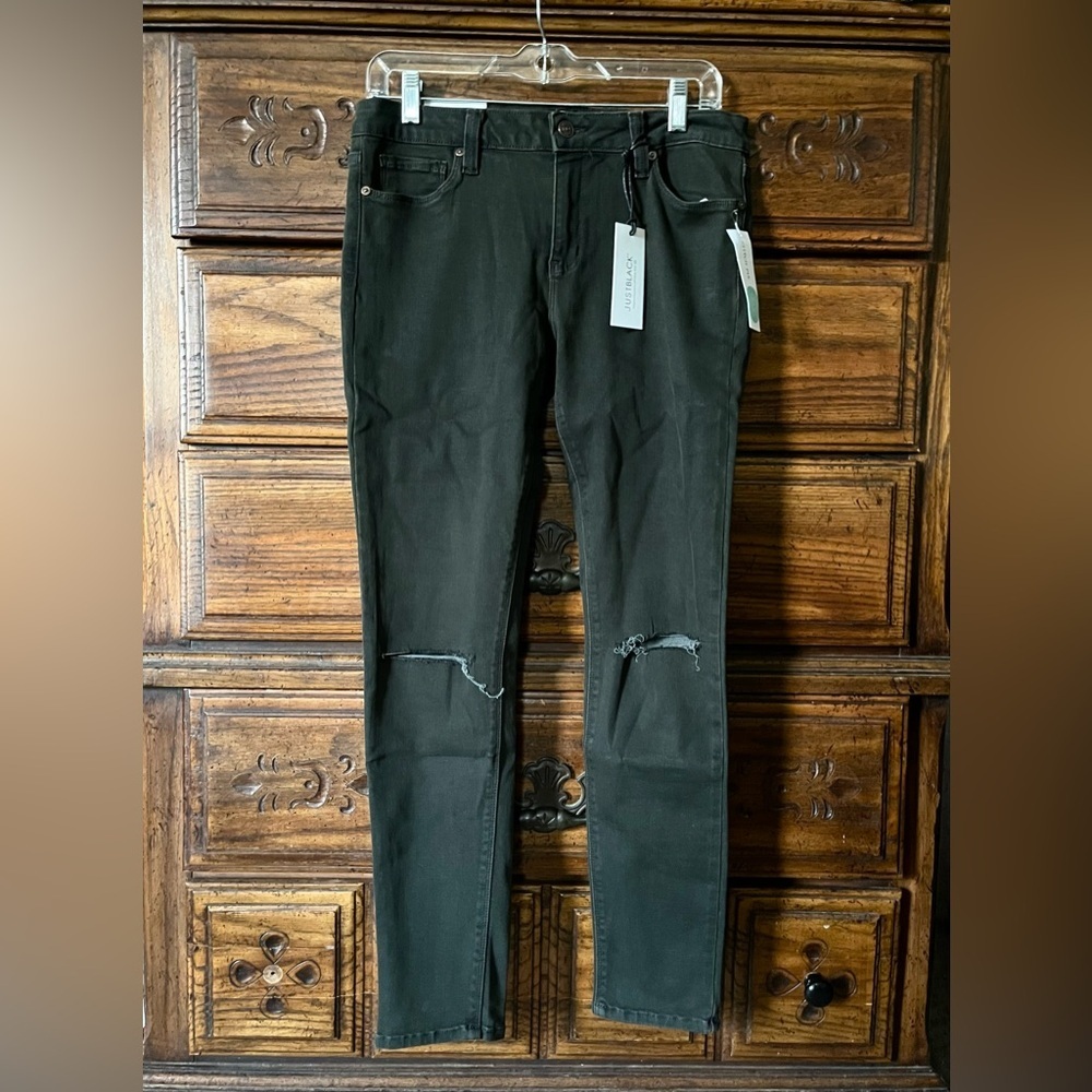 Just Black Woman’s Black Skinny Jeans
